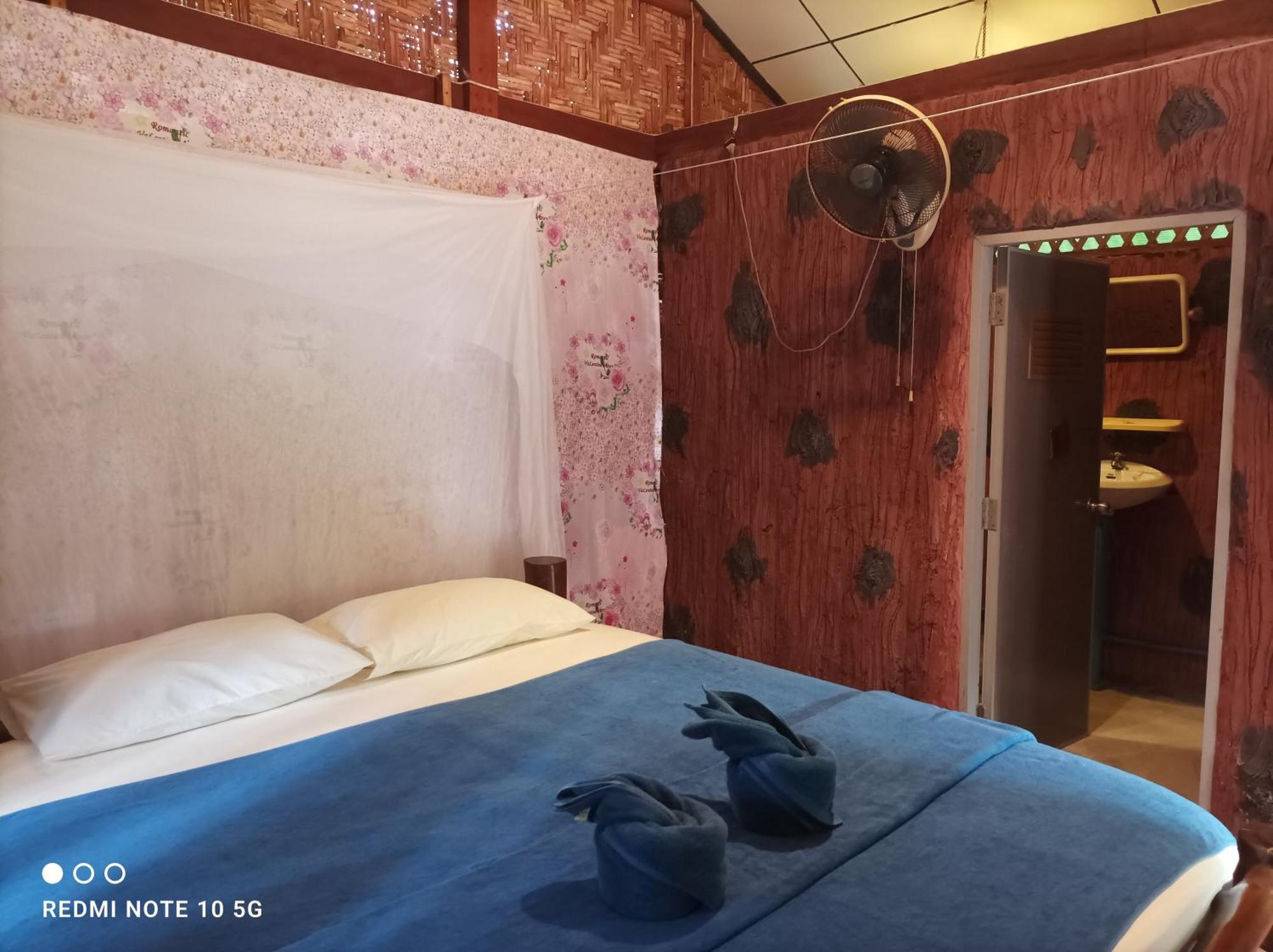 Payam Cabana パヤム島 部屋 写真
