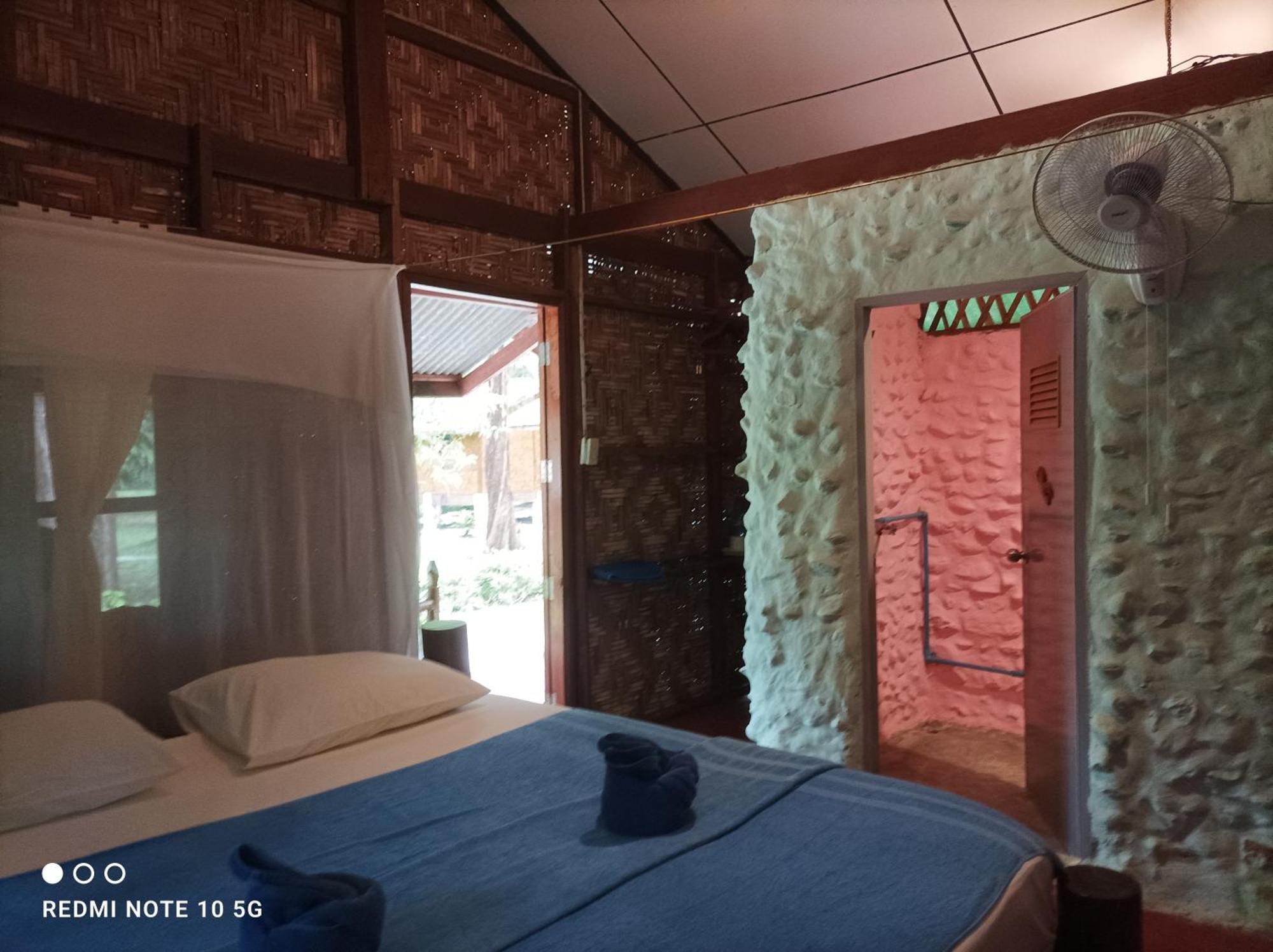 Payam Cabana パヤム島 部屋 写真