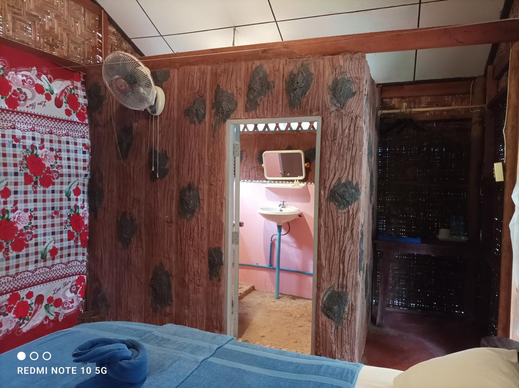 Payam Cabana パヤム島 部屋 写真