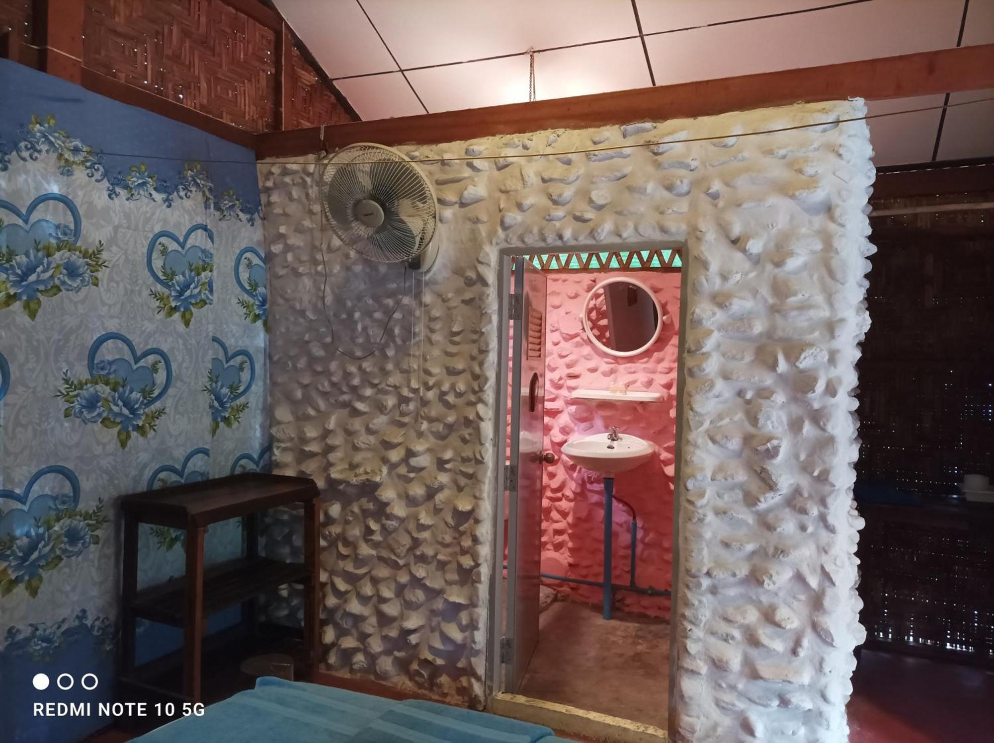Payam Cabana パヤム島 部屋 写真